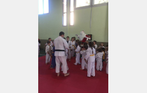Escale du Pére Noël aux Ecoles de Judo de Draguignan, Trans-en-Provence et La Motte.