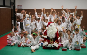 Visite du Pere Noël à l'Ecole de Judo de Montauroux (c)