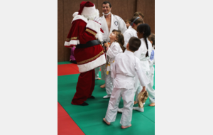 Visite du Pere Noël à l'Ecole de Judo de Montauroux (c)